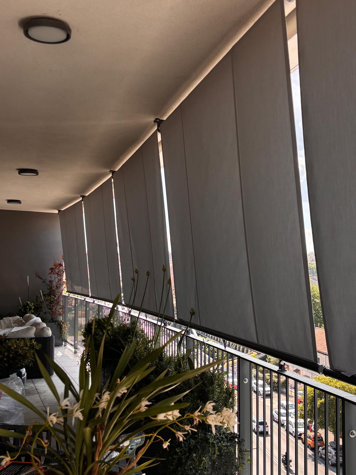Schermatura verticale su balcone